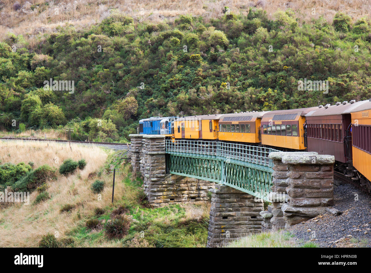 Dunedin, Otago, Nouvelle-Zélande. Matin de la Taieri Gorge Railway Crossing viaduc sud de Hindon. Banque D'Images