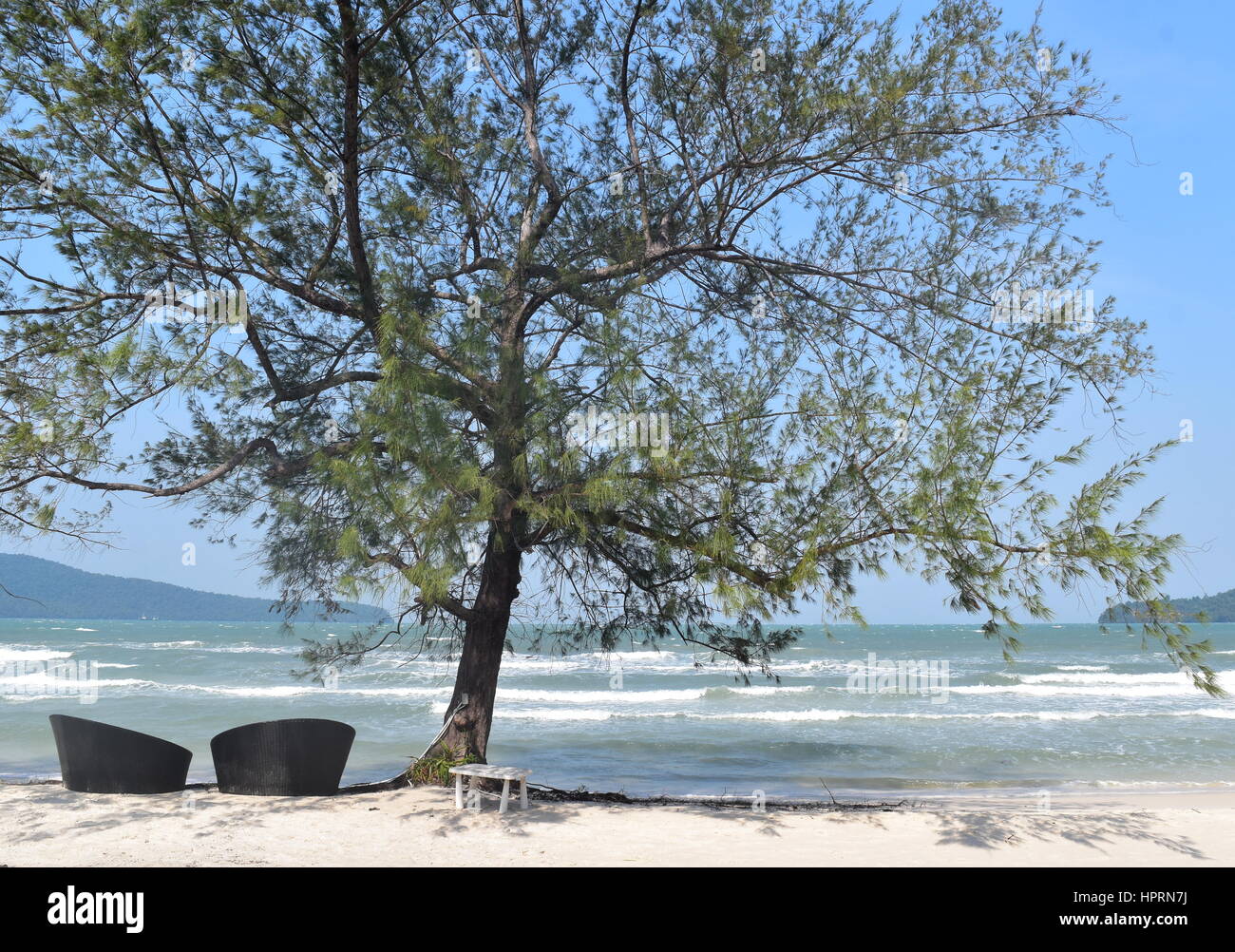 Plage tropicale romantique - vue de détente à l'île de Koh Rong Samloem, Cambodge Banque D'Images