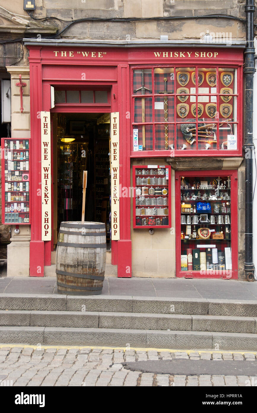 Le 'petit' Whiskey Shop dans le Royal Mile à Édimbourg, Écosse Banque D'Images