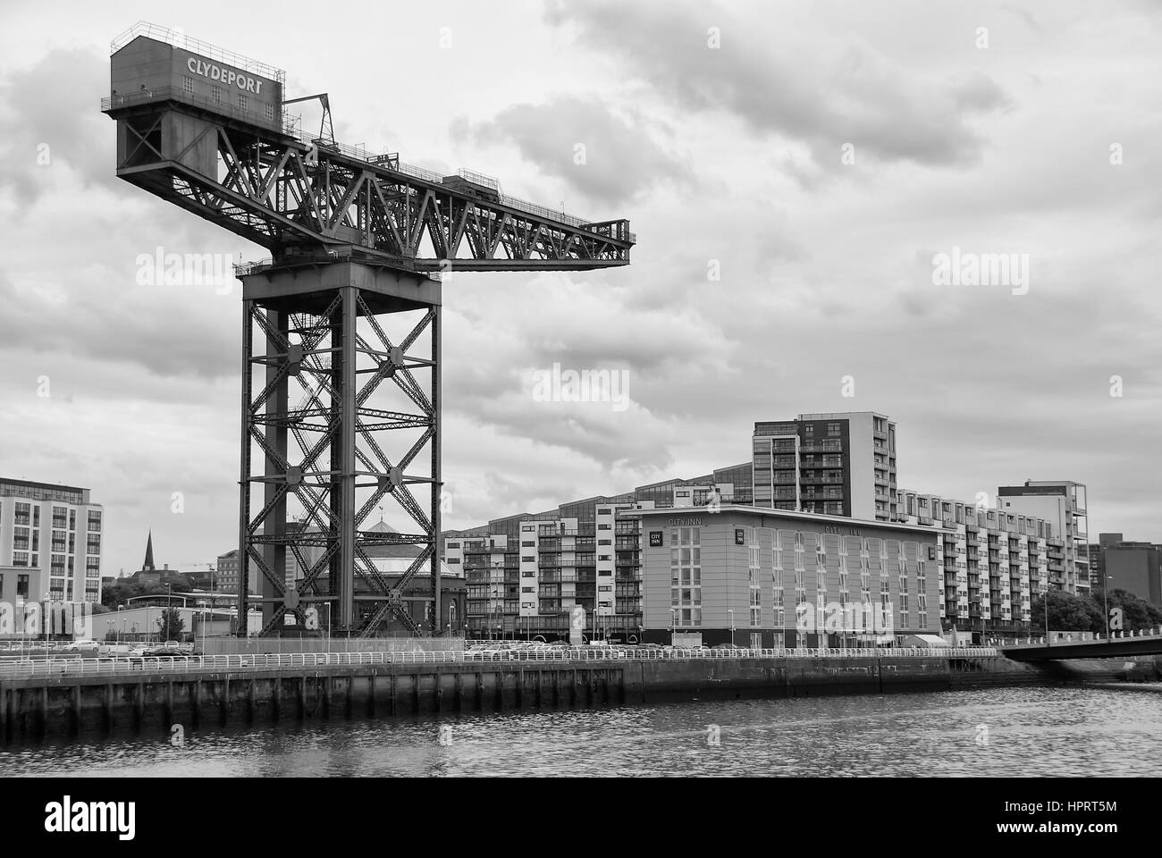 Grue sur l'ancien chantier naval à Clyde Glasgow, Écosse Banque D'Images