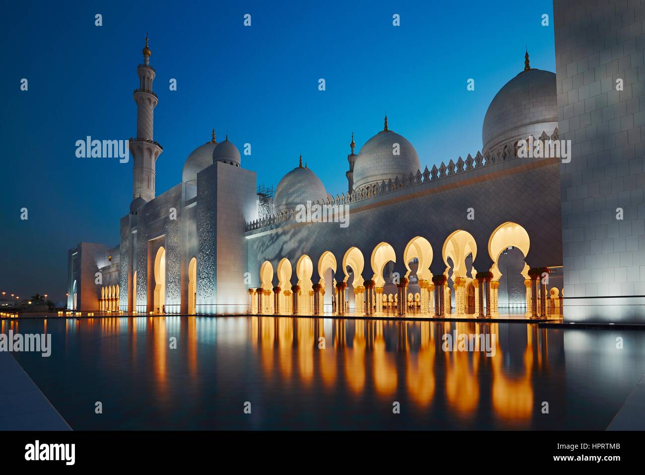 Mosquée à Abu Dhabi, la capitale de l'Émirat Arabe Banque D'Images