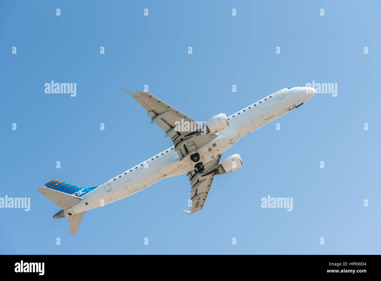 Israir ATR 72-200 décollant de l'aéroport de Sde Dov, Tel Aviv, Israël Banque D'Images