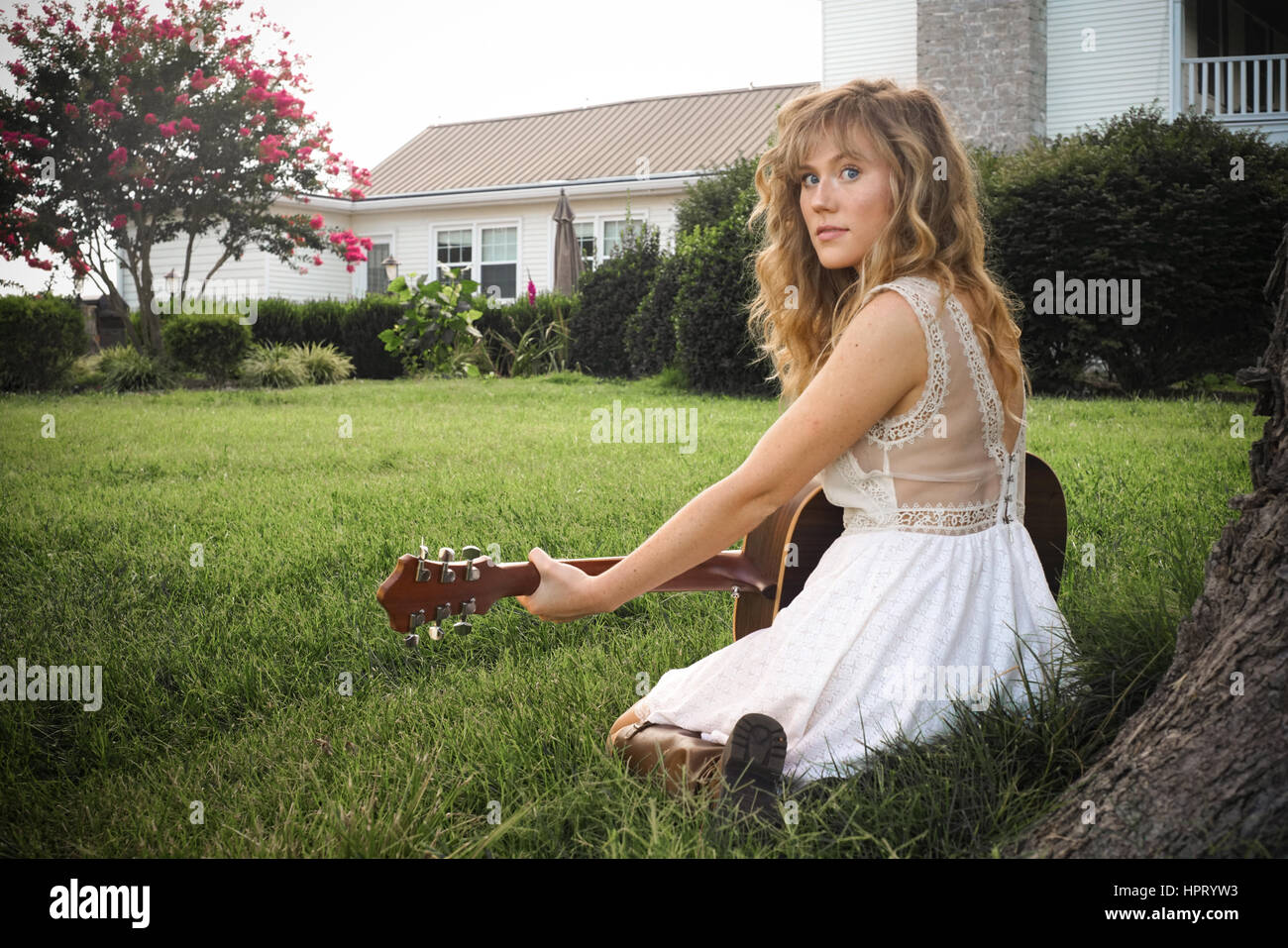 Guitare Country Girl Banque D'Images