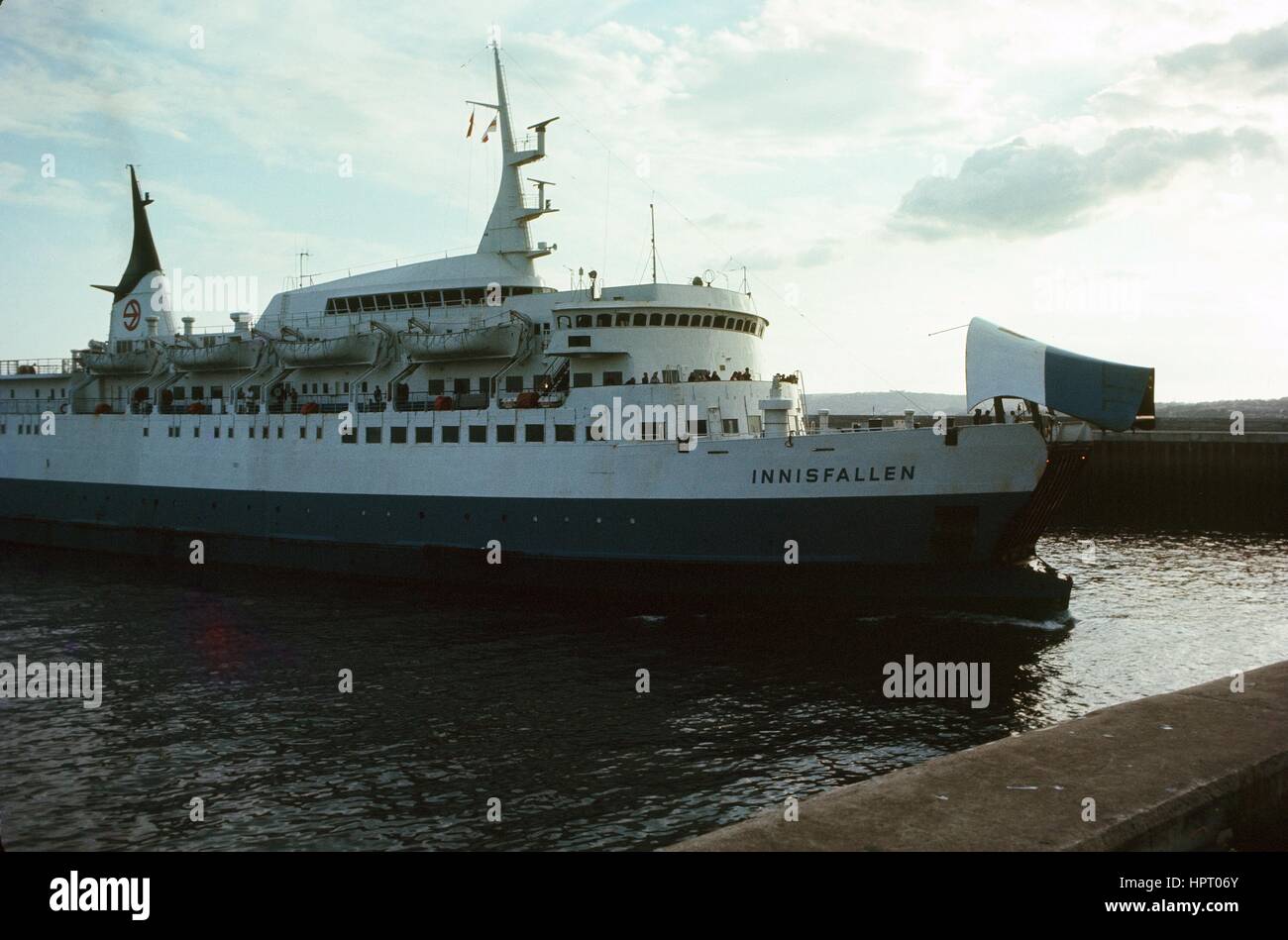 Le traversier sur Innisfallen port sur une journée nuageuse, Cork, Irlande, 1970. L'Innisfallen servi la Cork à Swansea sea route. Banque D'Images