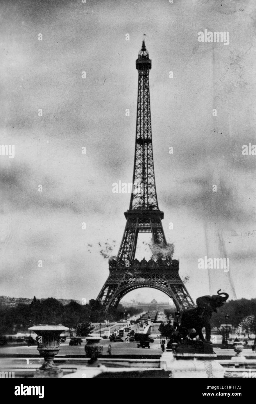 Tour d'image de la Tour Eiffel, Paris, France, 1920. Banque D'Images