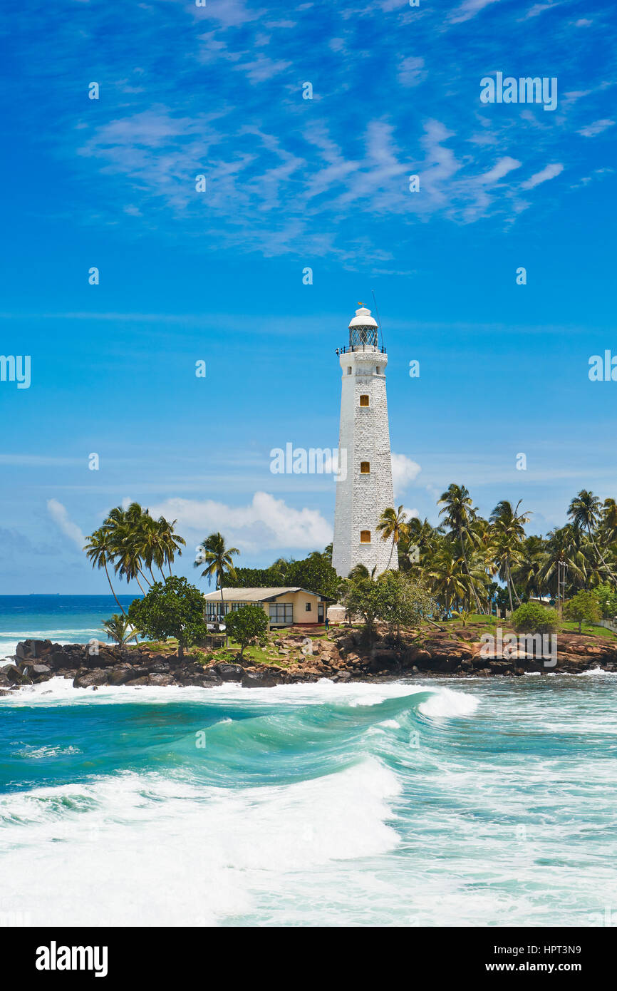 Phare blanc à Dondra dans le sud de Sri Lanka. Banque D'Images