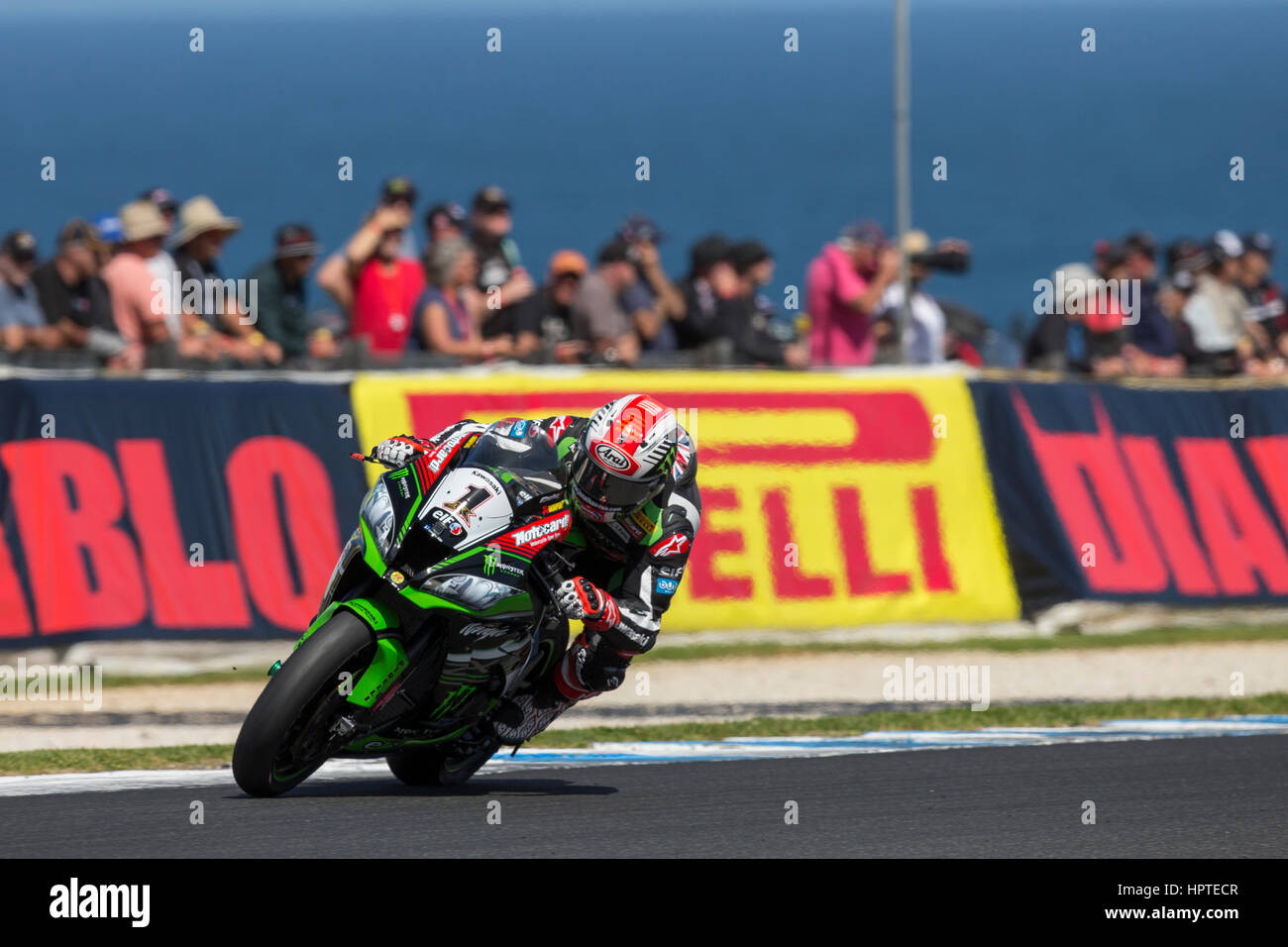 Phillip Island, Australie. Samedi, 25 février, 2017. La race 1. Vainqueur de Jonathan Rea (Kawasaki World Superbike Racing Team) sur la voie lors de la Race 1. Credit : Russell Hunter/Alamy Live News Banque D'Images