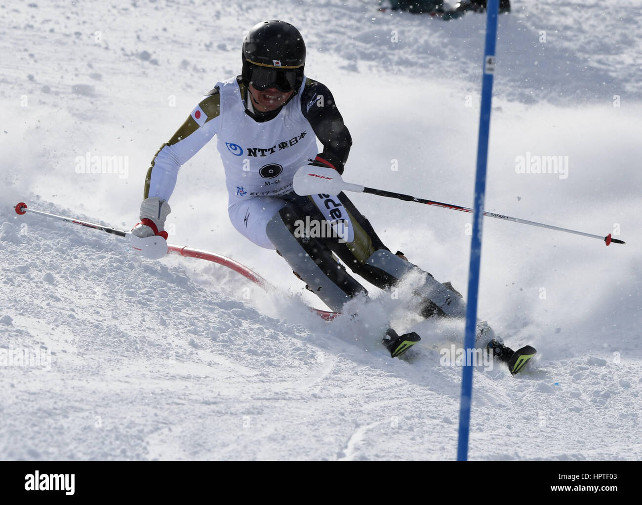 Sapporo, Japon. Feb 25, 2017. Hideyuki Narita du Japon fait concurrence au cours du slalom de ski alpin à la Sapporo 2017 Jeux Asiatiques d'hiver à Sapporo, Japon, le 25 février 2017. Il Crédit : Summer Palace/Xinhua/Alamy Live News Banque D'Images