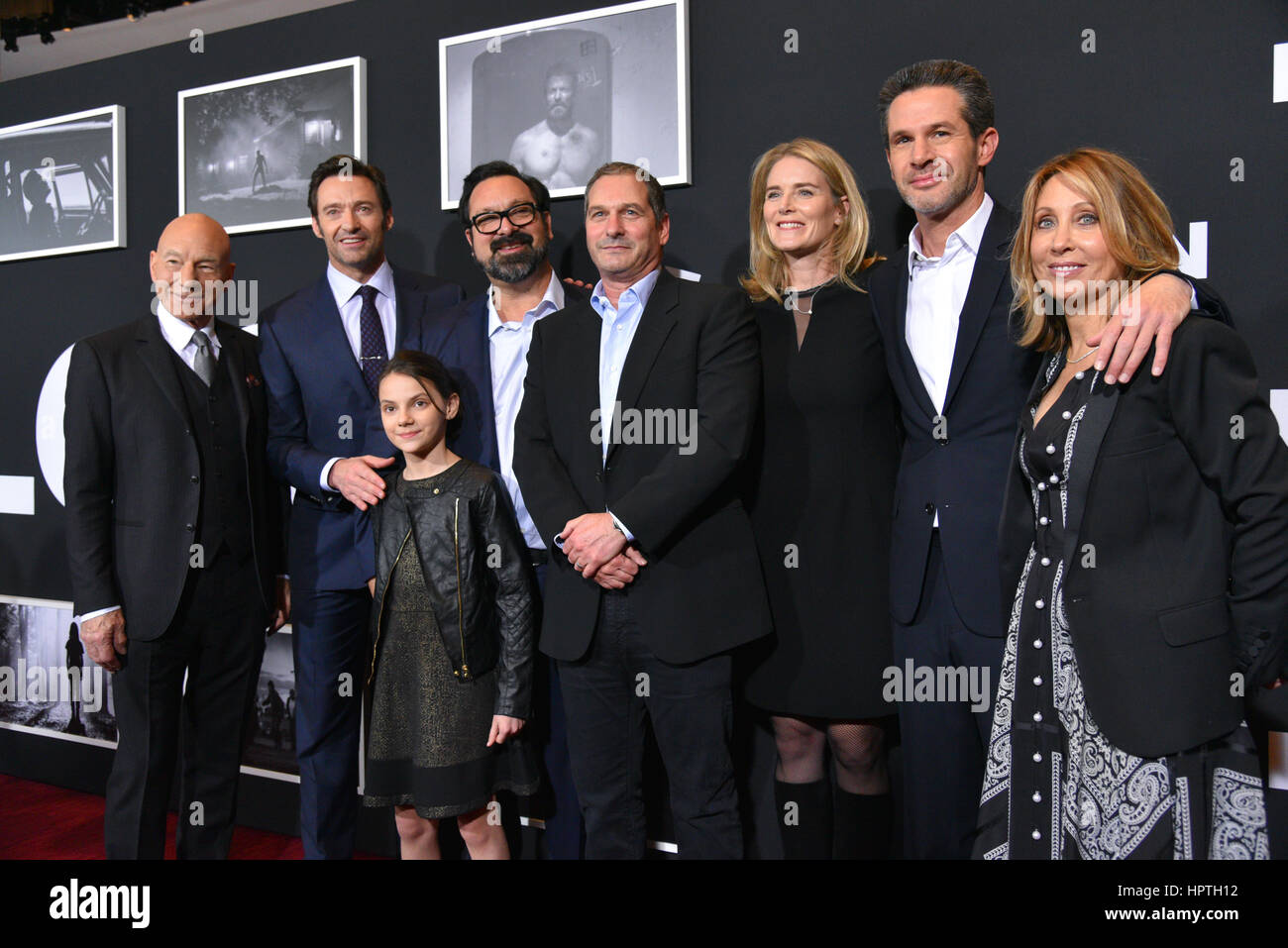 New York, USA. 24 févr. 2017. Sir Patrick Stewart, Hugh Jackman, Dafne Keen, James Mangold, Scott Frank, Emma Watts, Simon Kinberg et Stacey Snider assister à la 'Logan' New York projection spéciale au Rose Theatre, Jazz at Lincoln Center le 24 février 2017 à New York. crédit : Erik Pendzich/Alamy Live News Banque D'Images