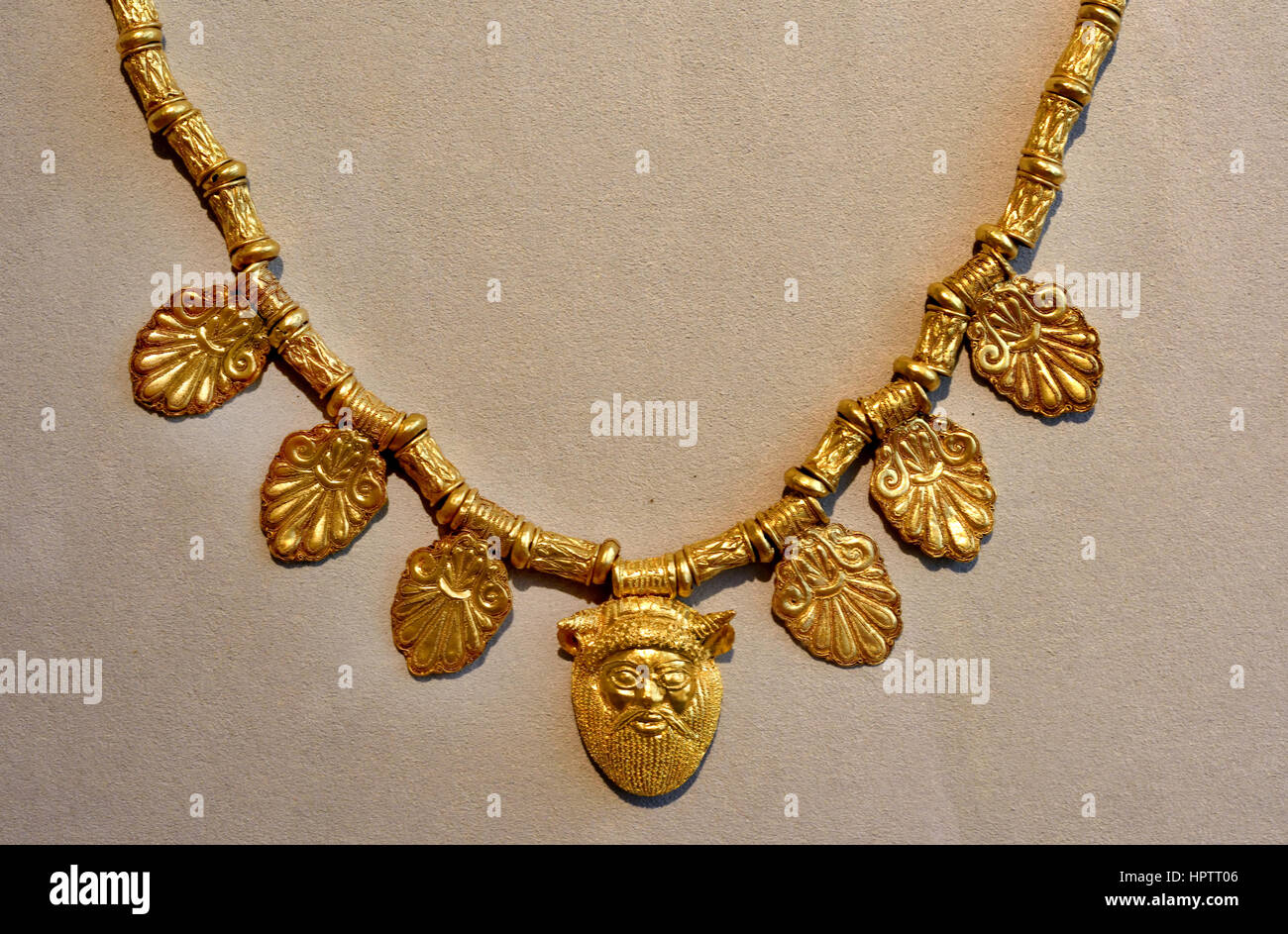 Collier d'or étrusque 6ème - 5ème siècle de l'Étrurie, Toscane, Italie  Photo Stock - Alamy