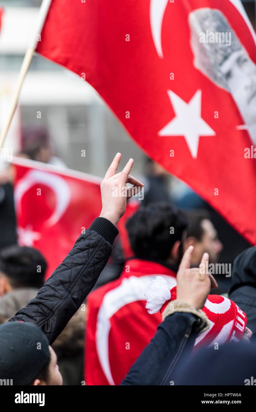 L'unité de la police anti-émeute allemande au cours d'une manifestation, d'association d'extrême droite turc Turan, Gray Wolfes, à Dortmund, en Allemagne, Banque D'Images