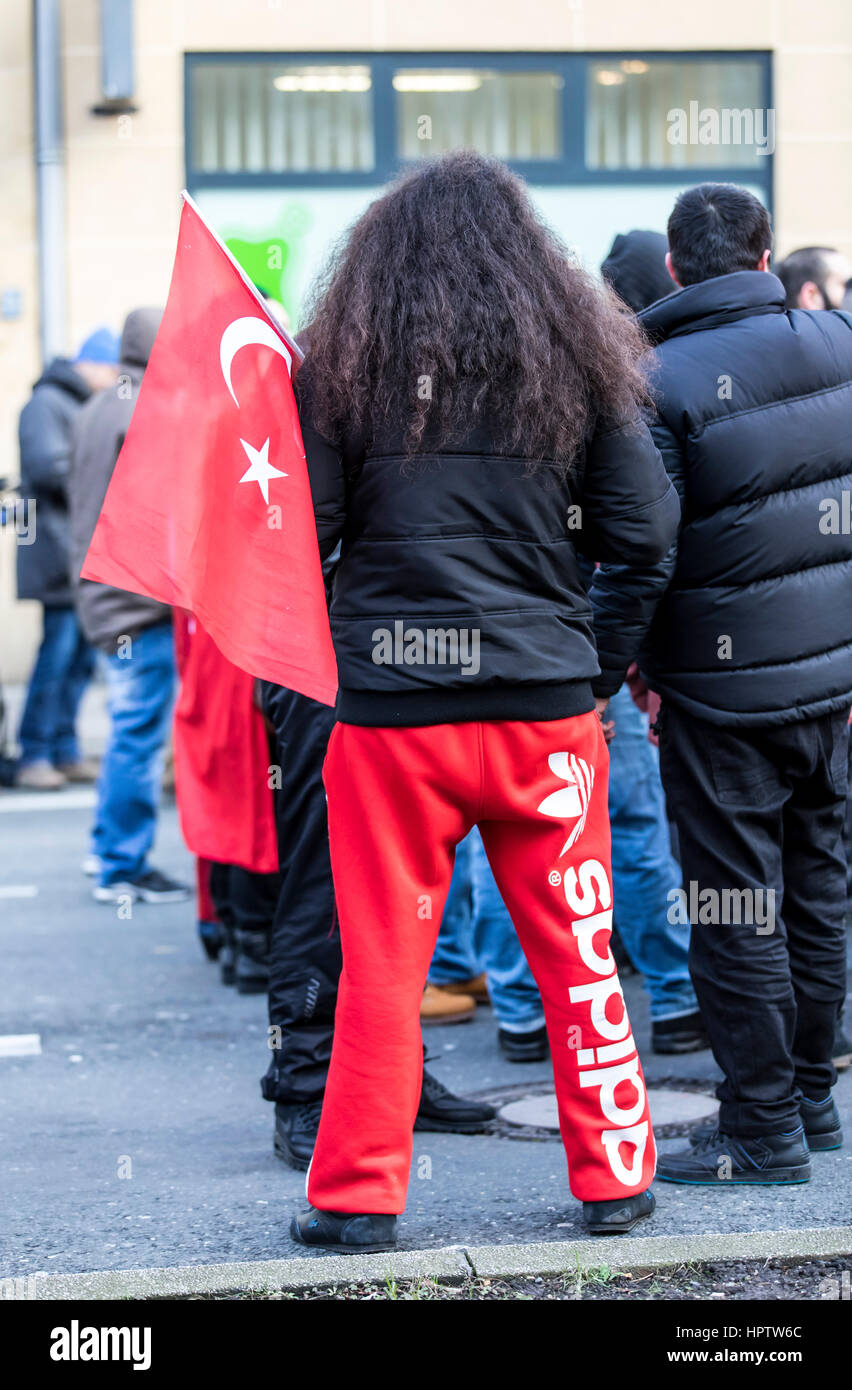 L'unité de la police anti-émeute allemande au cours d'une manifestation, d'association d'extrême droite turc Turan, Gray Wolfes, à Dortmund, en Allemagne, Banque D'Images