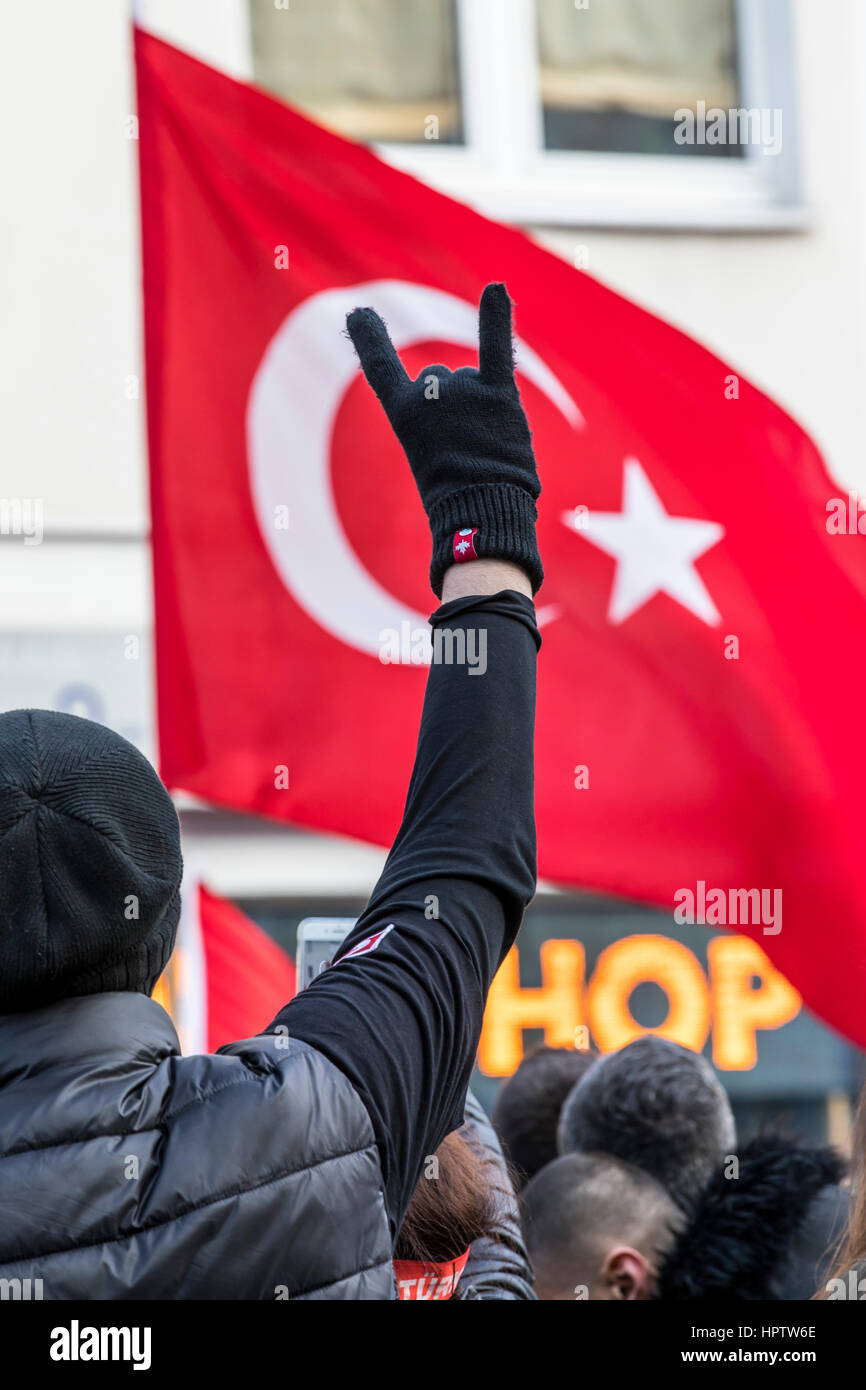 L'unité de la police anti-émeute allemande au cours d'une manifestation, d'association d'extrême droite turc Turan, Gray Wolfes, à Dortmund, en Allemagne, Banque D'Images