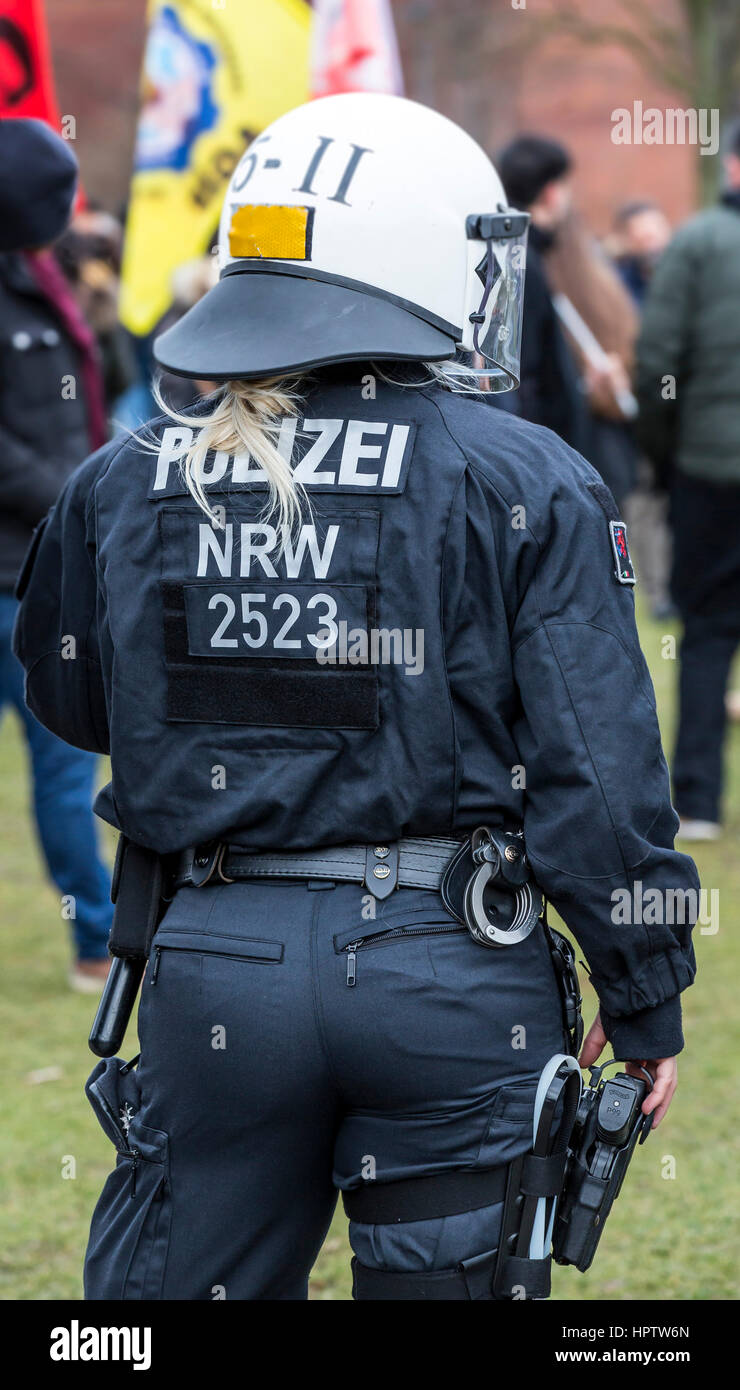 L'unité de la police anti-émeute allemande pendant une manifestation, à Oberhausen, Allemagne, Banque D'Images
