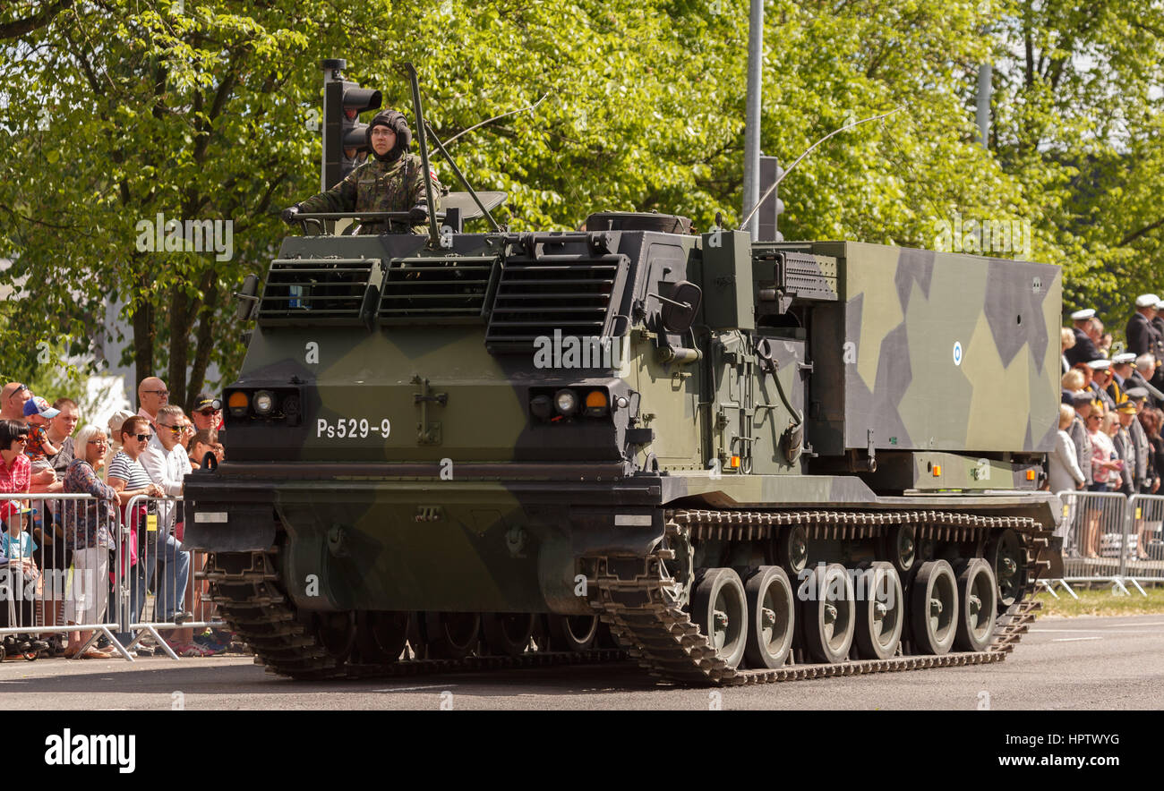 MLRS véhicule sur le drapeau Day Parade à Turku, Finlande le 4 juin 2016 Banque D'Images