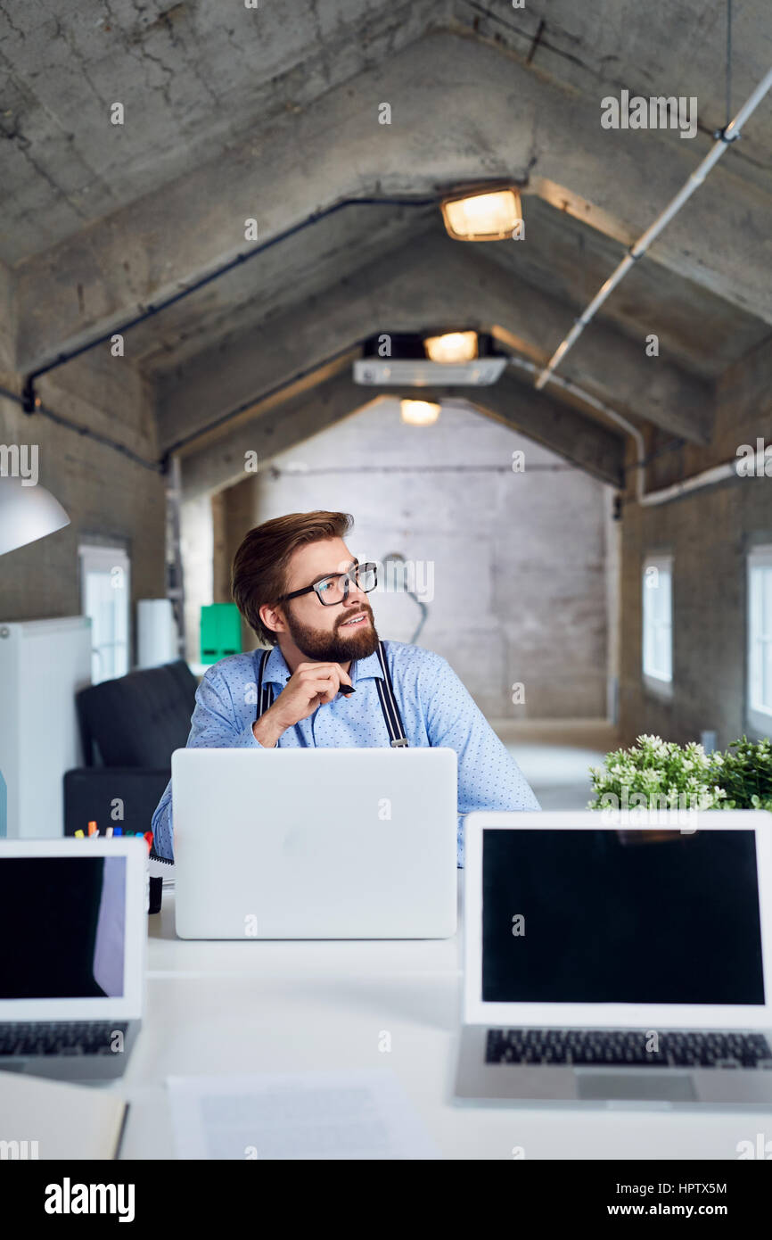 Creative web designer working in modern office Banque D'Images