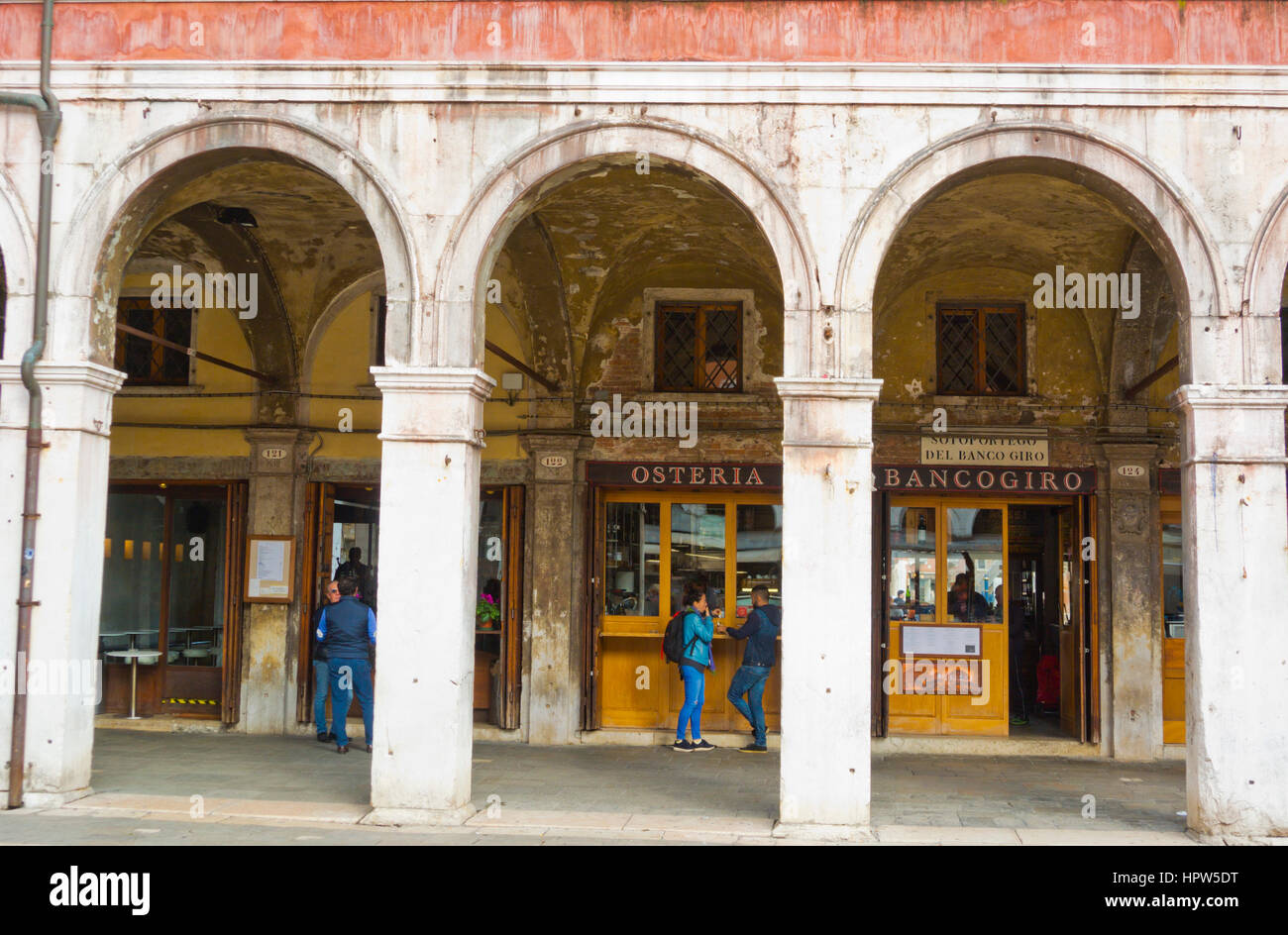 Osteria Bancogiro, Sotoportego del Banco Giro, à Campo San Giacometto, Rialto, San Polo, Venise, Vénétie, Italie Banque D'Images