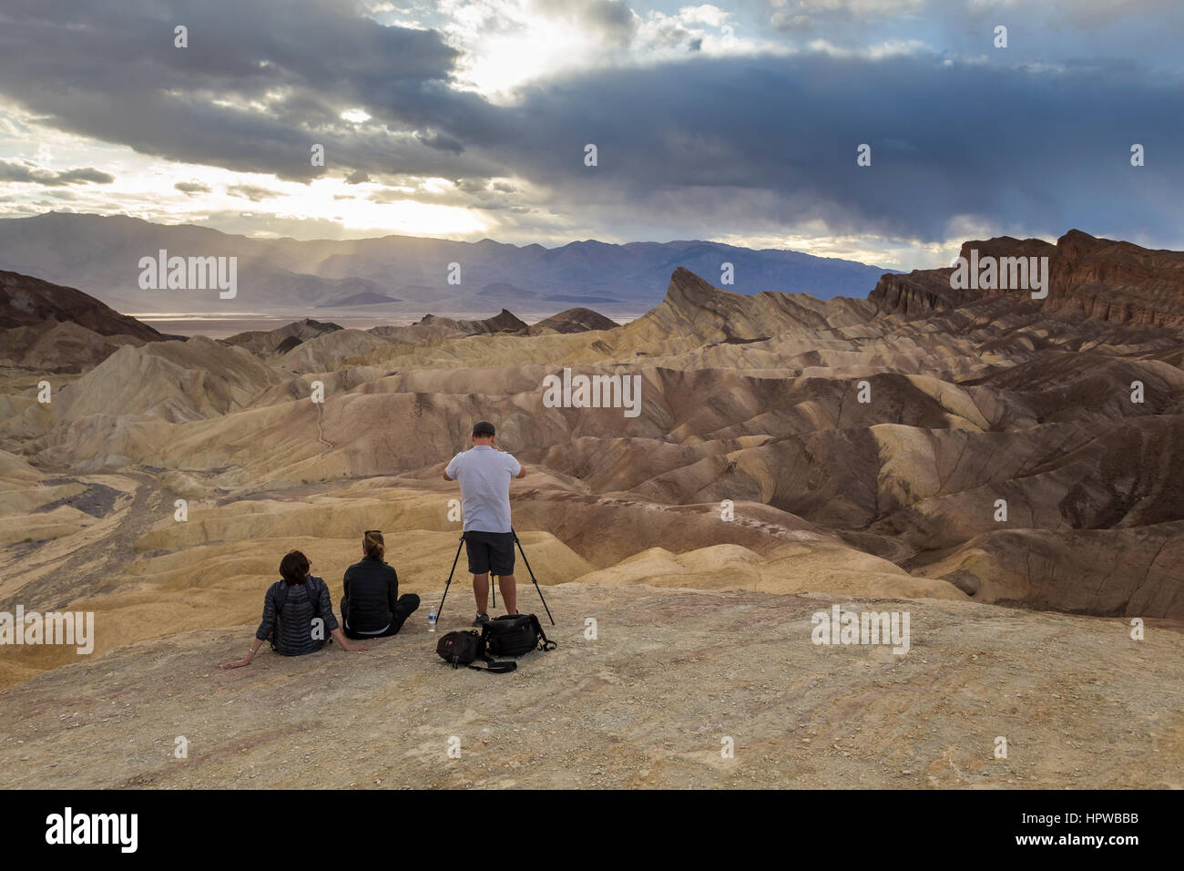 Photographe, touristes, Zabriskie Point Zabriskie point, Death Valley National Park, Death Valley, California, United States, Amérique du Nord Banque D'Images