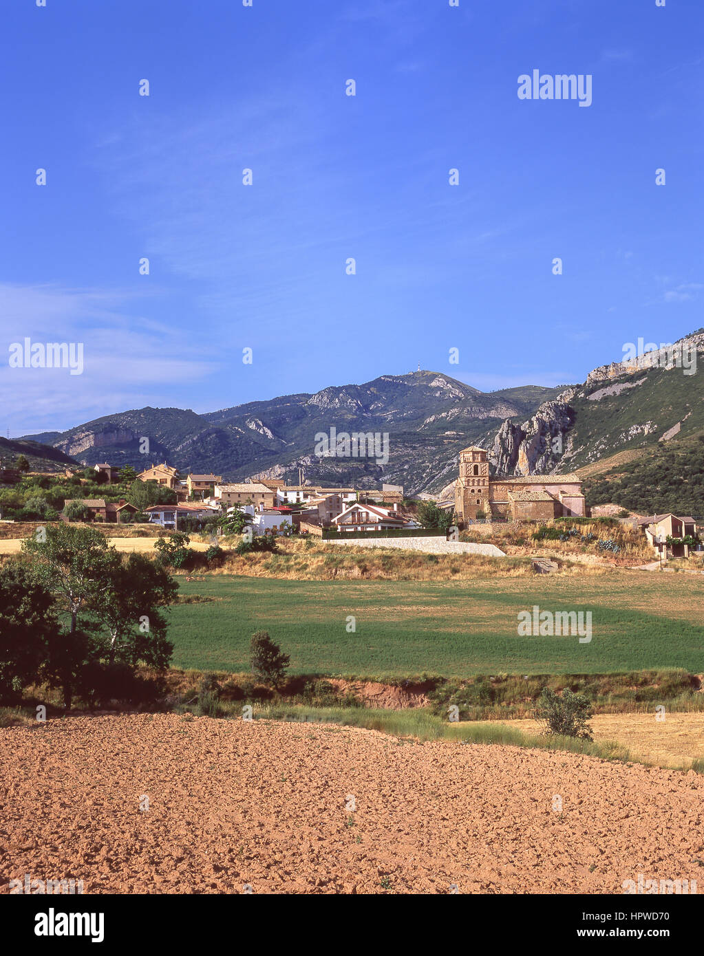 Vue sur village, Nueno, Province de Huesca, Aragon, Royaume d'Espagne Banque D'Images