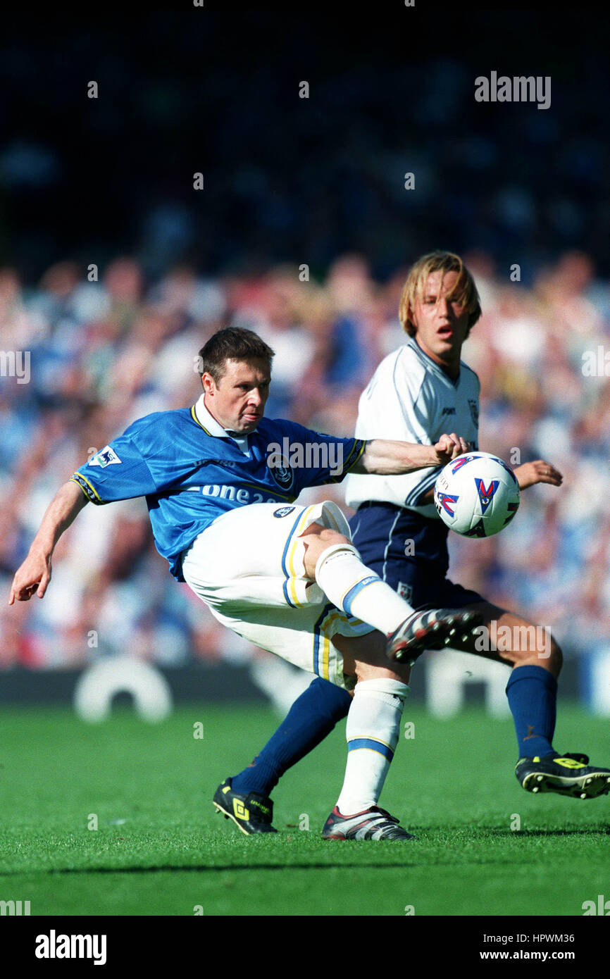 PAOLO TRAMEZZANI & NICK BARMBY EVERTON V Tottenham Hotspur 01 Septembre 1998 Banque D'Images