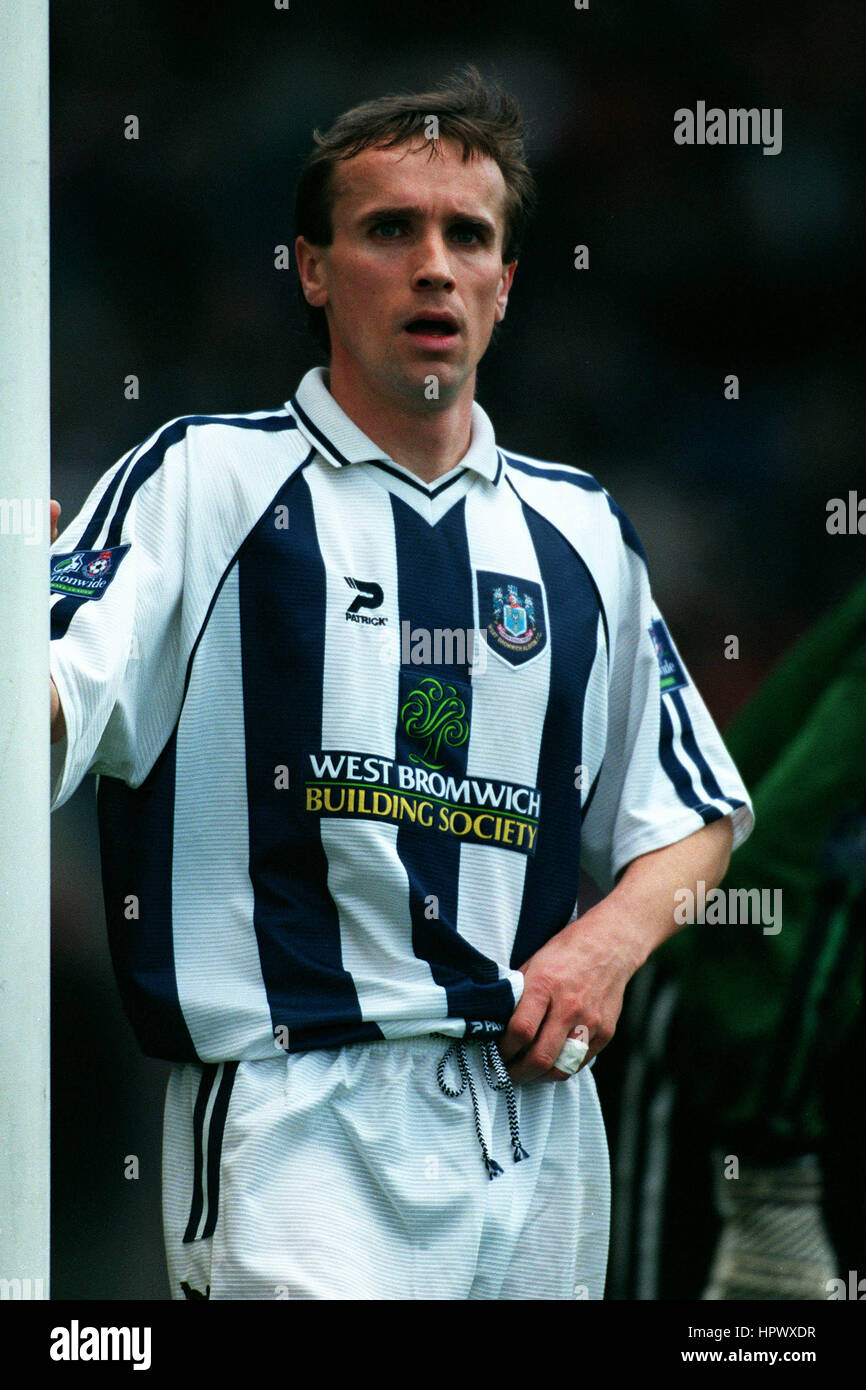 PAUL HOLMES West Bromwich Albion 29 Novembre 1998 Banque D'Images