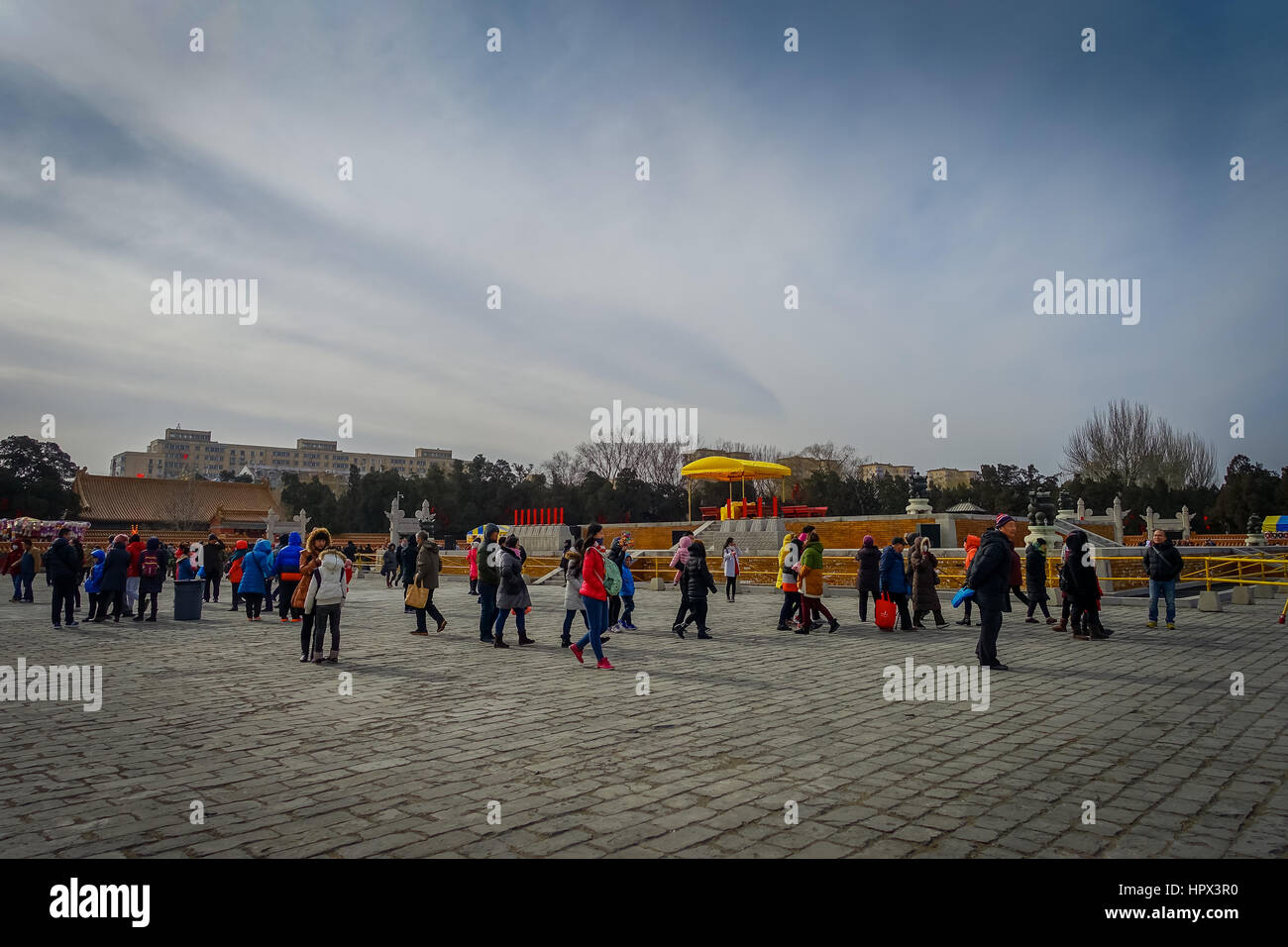 BEIJING, CHINE - 29 janvier 2017 : fête du nouvel an festival en temple de la terre, beaucoup de décorations rouges, musique et théâtre, actes t Banque D'Images