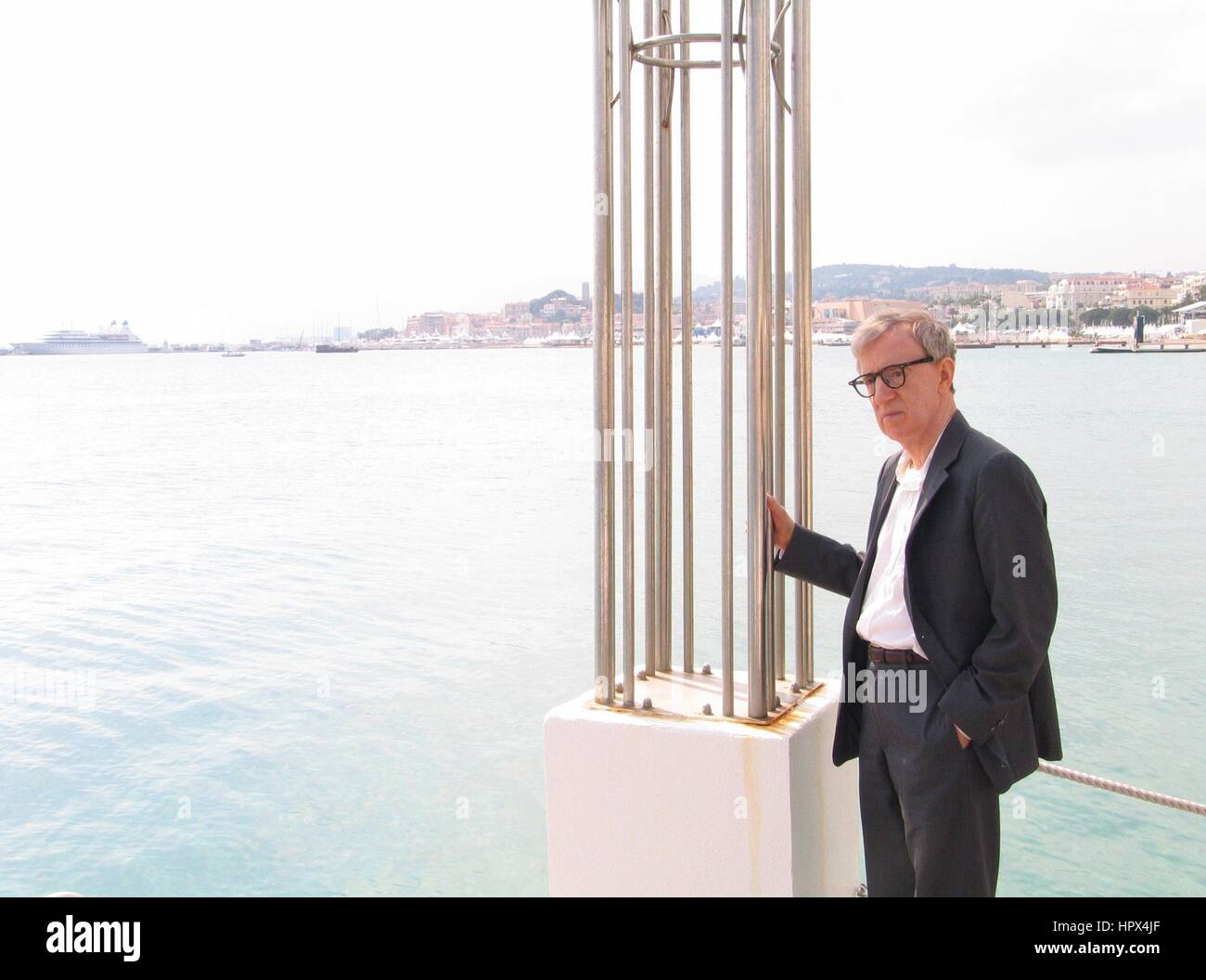 Woody Allen à l'Hôtel Martinez participant à la 58e Assemblée annuelle du Festival du Film de Cannes ( Festival de Cannes ) à Cannes, France 11 Mai 2005 Banque D'Images