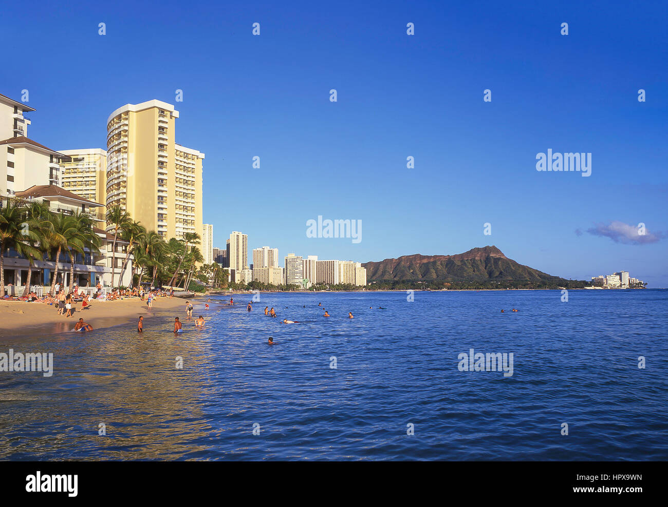 La plage de Waikiki, Honolulu, Oahu, Hawaii, United States of America Banque D'Images