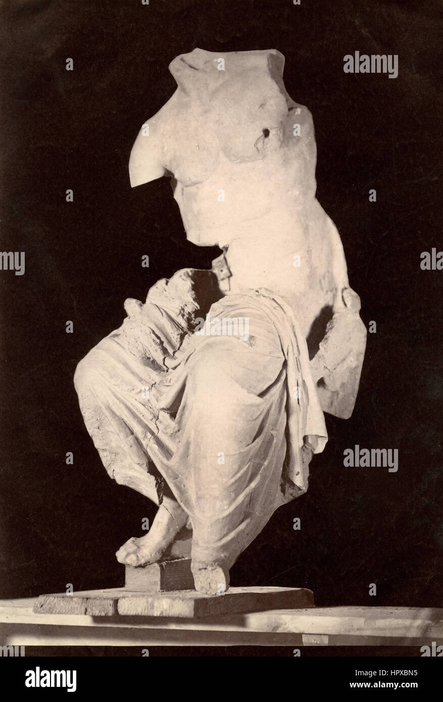 La sculpture romaine cassée Banque D'Images