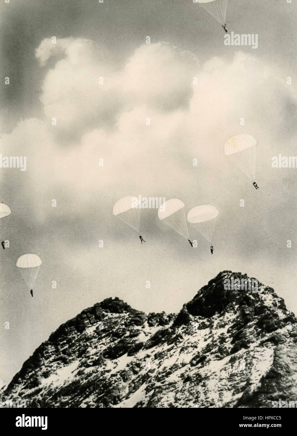 Les parachutistes de l'Armée italienne sur la montagne Banque D'Images