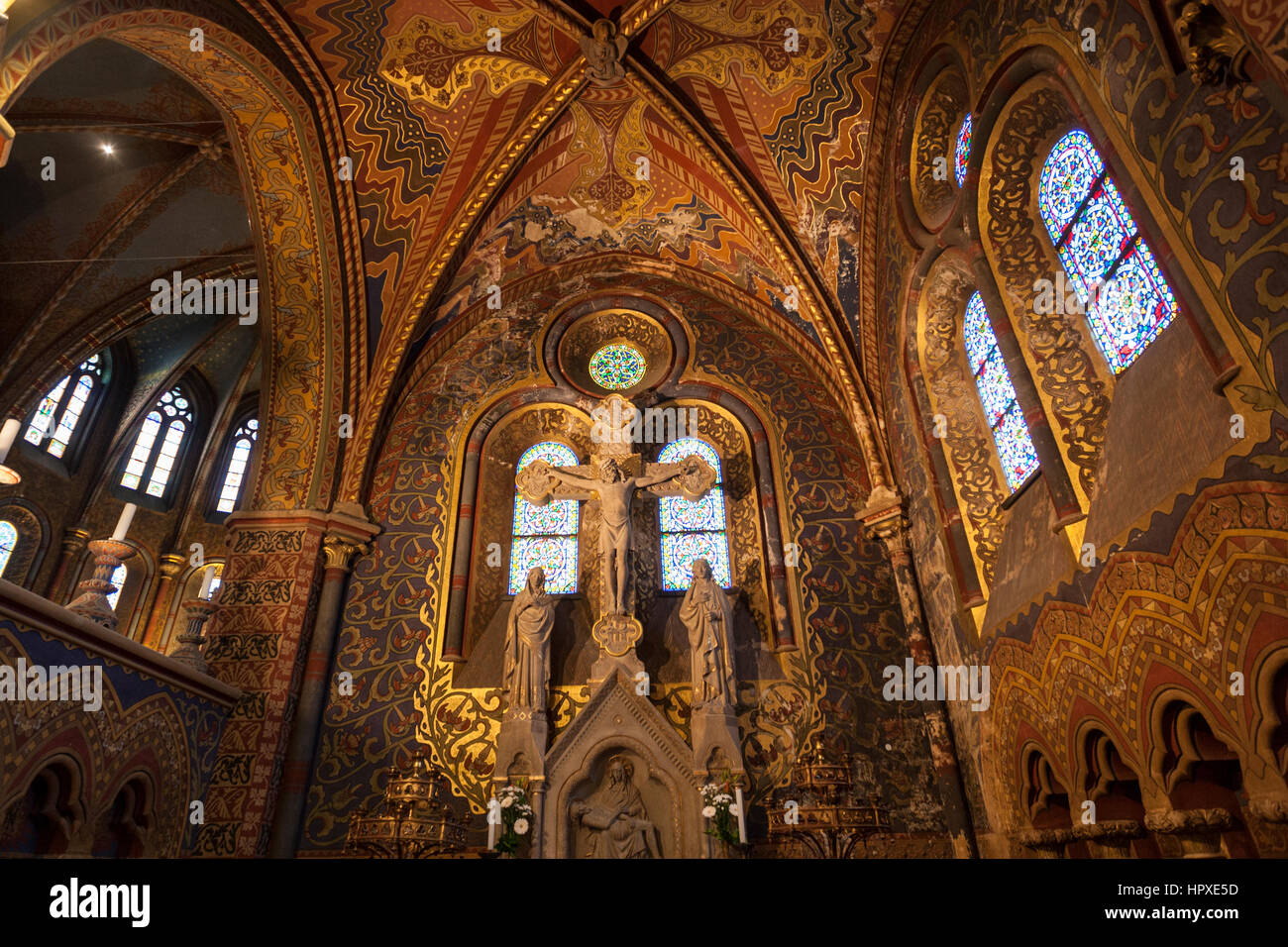 Le Christ en croix dans une chapelle de l'église Matthias, Buda, perle style gothique tardif, Budapest, Hongrie Banque D'Images