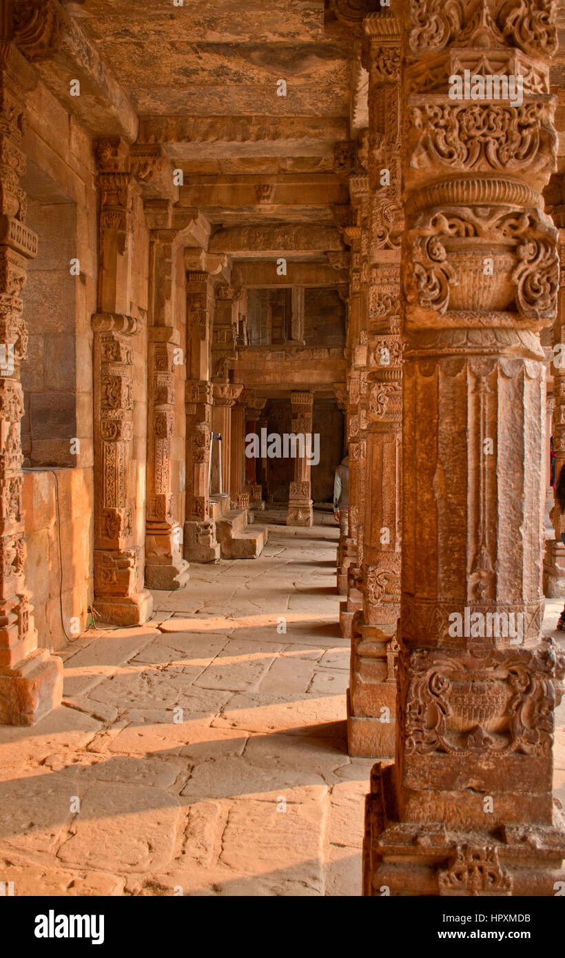 Qutub Minar, ancienne, Architecture, Capital Cities, image en couleur, colonne, Jour, Delhi, histoire, vertical, de suite, l'Inde, aucun peuple, vieille ruine, à l'extérieur Banque D'Images