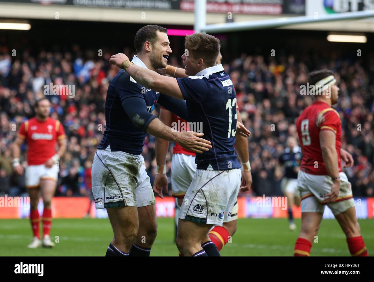 Scotland's Tim Visser(à gauche) fête marquant un essai pendant le Tournoi RBS 6 Nations match à Murrayfield, Edinburgh BT. Banque D'Images