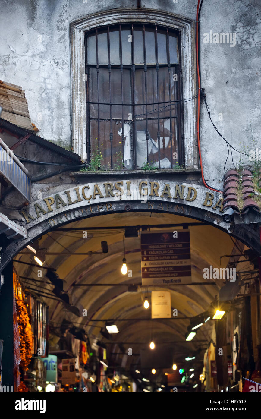 Istanbul, Turquie - Avril 2013 : porte entrée principale du Grand Bazar voir à Istanbul, Turquie Banque D'Images