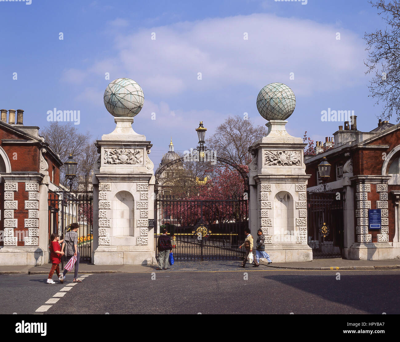Porte d'entrée à l'Old Royal Naval College de Greenwich, London Borough of Greenwich, Greater London, Angleterre, Royaume-Uni Banque D'Images