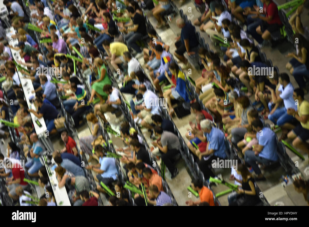 Arrière-plan flou des tas de gens dans un court de tennis Banque D'Images