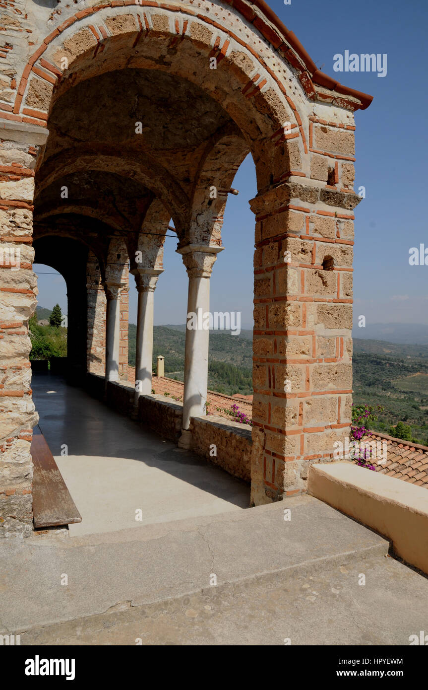 Des bâtiments restaurés dans la ville abandonnée de Mystra dans la région de Laconie Grèce, près de Sparte à aujourd'hui. Banque D'Images