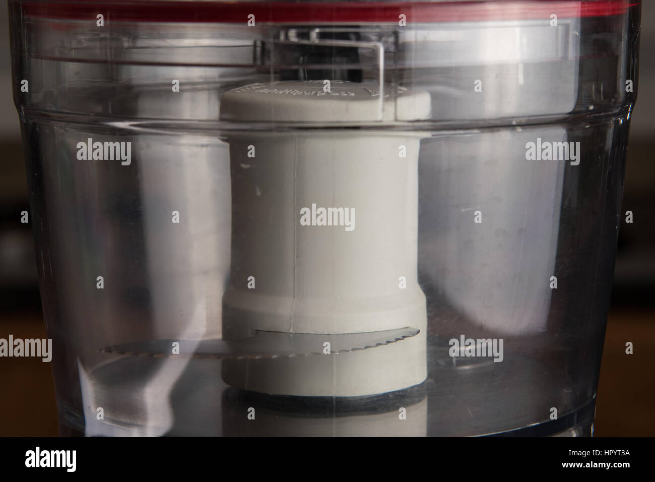 Bol et lame de robot de cuisine close up Banque D'Images