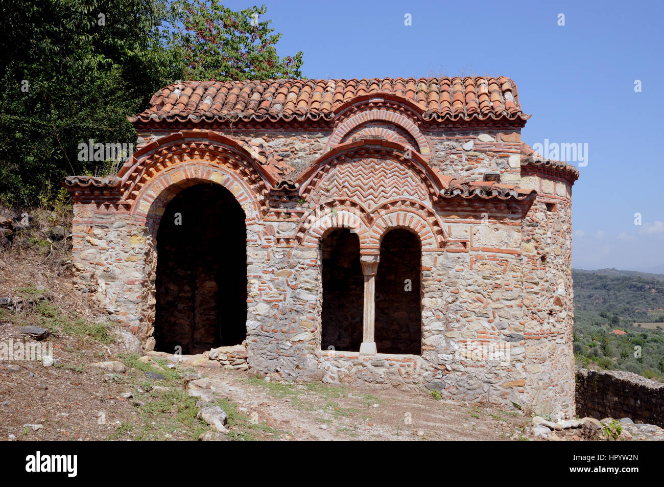 Des bâtiments restaurés dans la ville abandonnée de Mystra dans la région de Laconie Grèce, près de Sparte à aujourd'hui. Banque D'Images