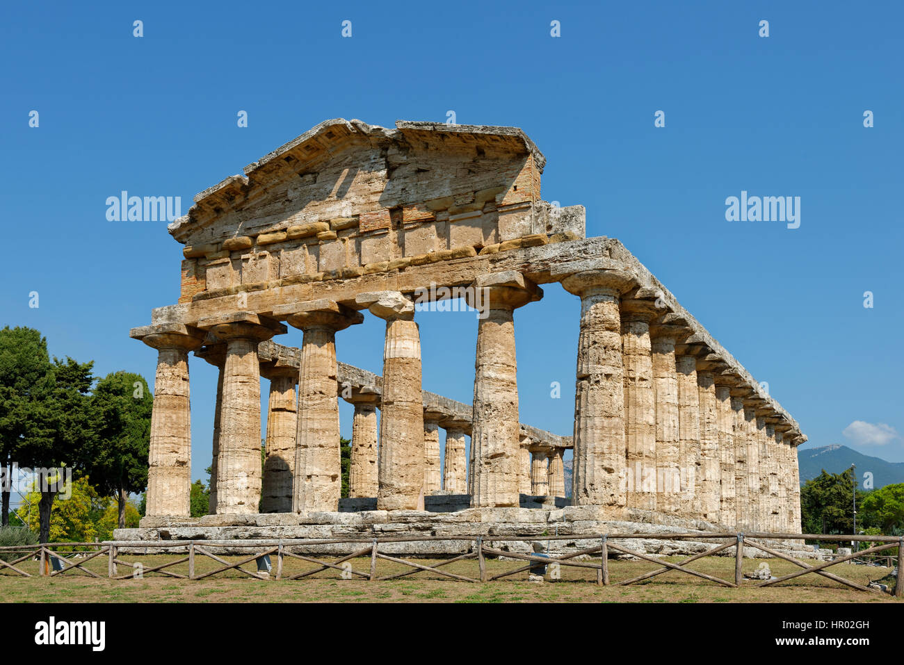 Greek Doric temple d'Athéna, site archéologique de Paestum, à Capaccio Paestum, en Campanie, Italie Banque D'Images