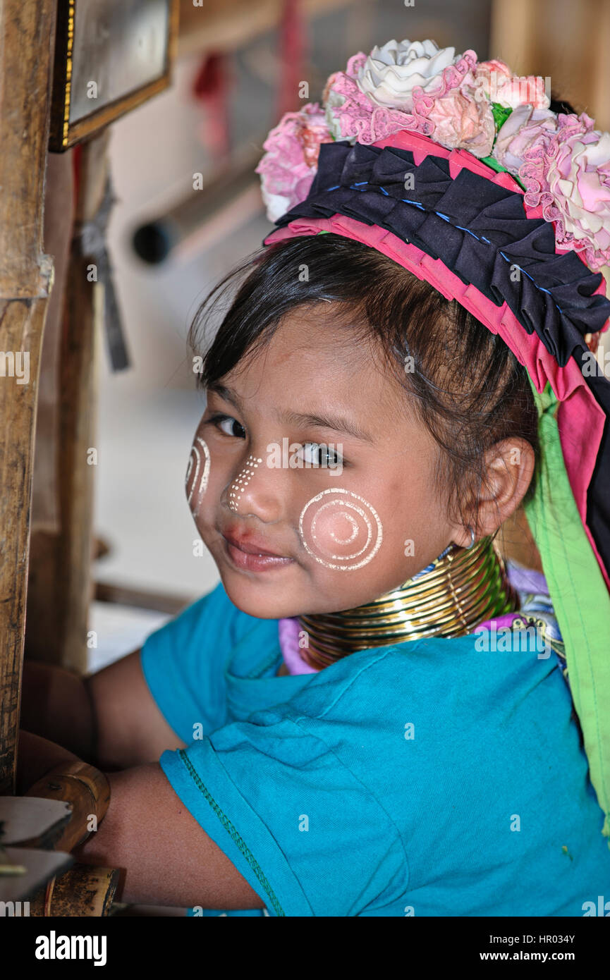 Karen long cou jeune fille, Chiang Rai, Thaïlande Banque D'Images