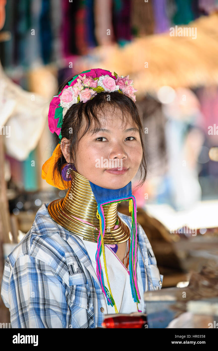 Karen long cou fille, Chiang Rai, Thaïlande Banque D'Images