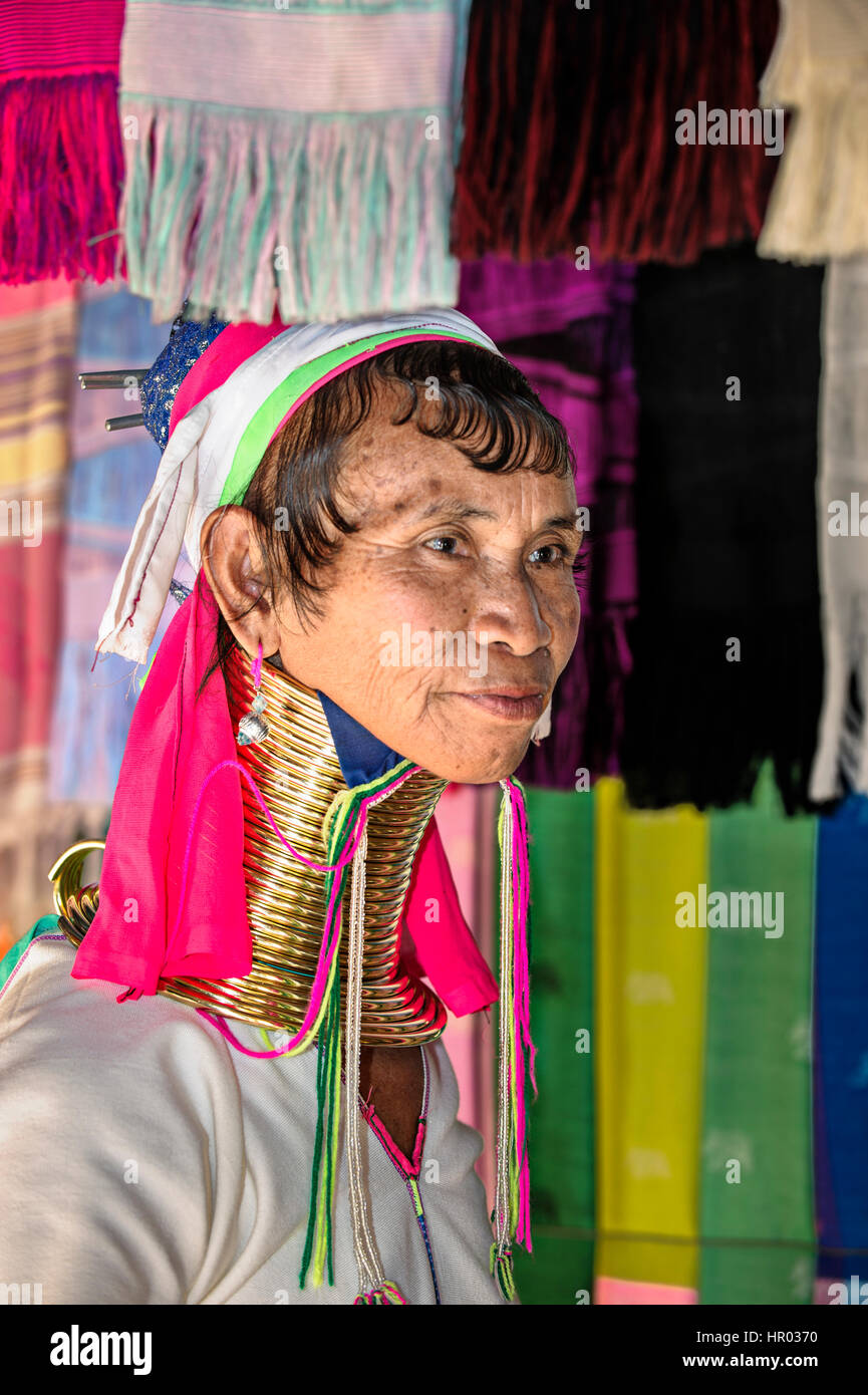 Karen long cou femme, Chiang Rai, Thaïlande Banque D'Images