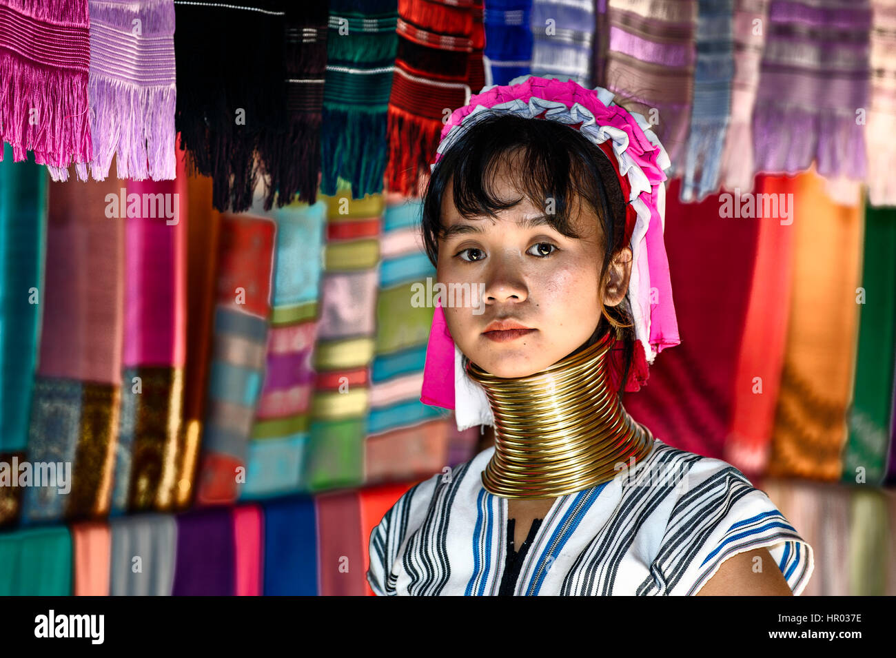 Karen long cou fille, Chiang Rai, Thaïlande Banque D'Images