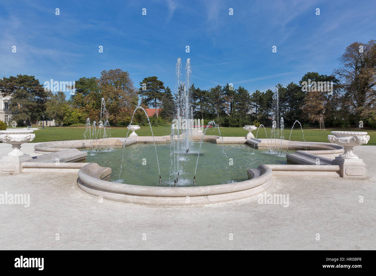 Fontaine du Palais Festetics. Keszthely, Hongrie, Zala County. Festetics Palace est l'endroit le plus populaire d'intérêt qui est visité par des milliers de tou Banque D'Images