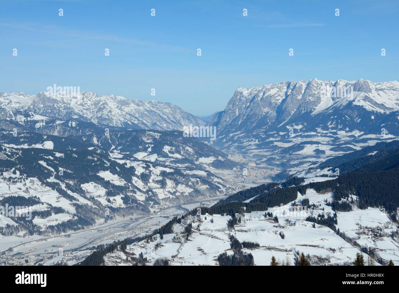 Vallée et les montagnes à proximité de Sankt Johann im Pongau en Autriche Banque D'Images