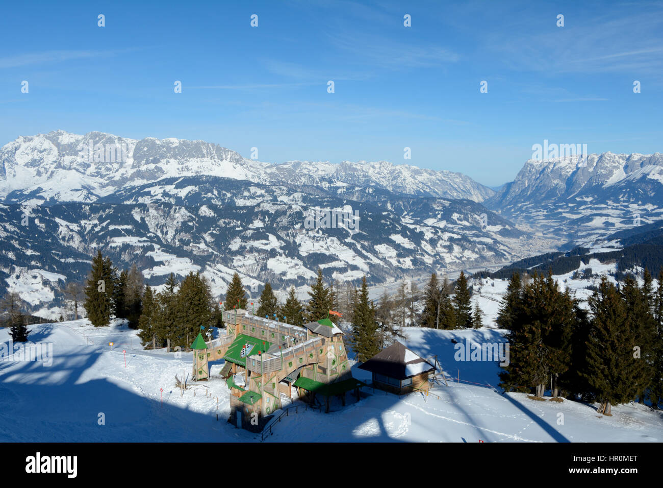 Wagrain, Autriche - 30 janvier 2017 : montagnes et la vallée en hiver à proximité Wagrain et Alpendorf. Banque D'Images