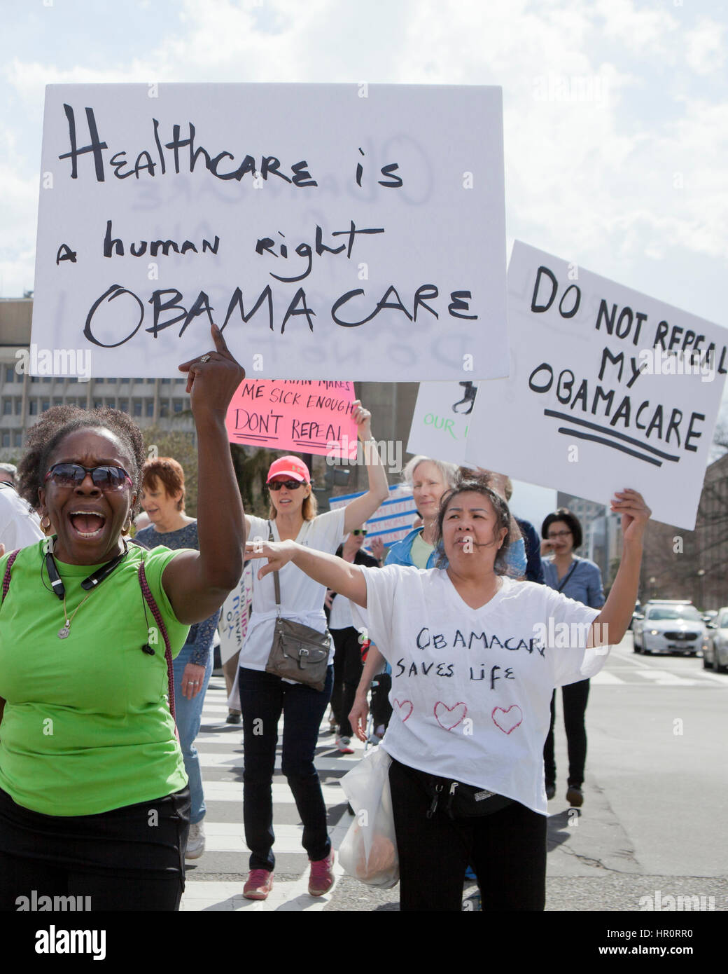 Washington DC, USA. 25 février 2017. Des militants progressistes Obamacare (partisans) rallye et protester contre le Congrès républicain envisage d'abroger et remplacer l'Affordable Care Act ( ACA ) sur la colline du Capitole. Credit : B Christopher/Alamy Live News Banque D'Images