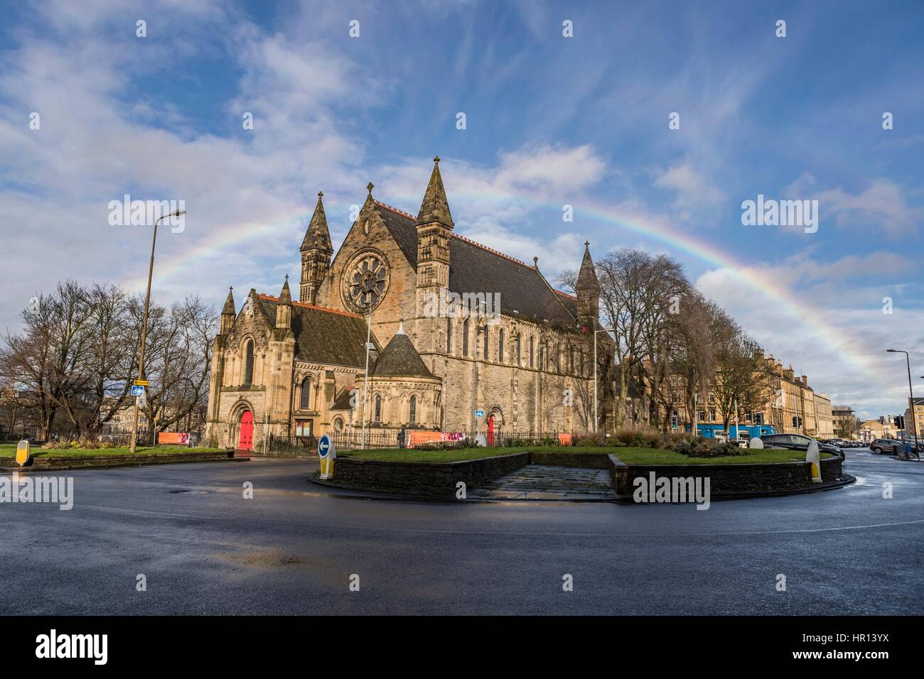 Edinburgh, Ecosse, Royaume-Uni. 26 février 2017. Un arc-en-ciel sur la ville d'Édimbourg. Les arcs arc-en-ciel sur le Mansfield Traquair dans le nord de la ville : Crédit Dyson riche/Alamy Live News Banque D'Images