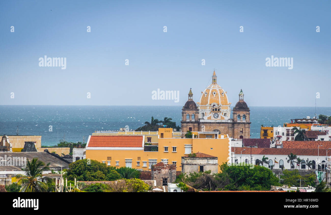 Vue panoramique de la ville de Carthagène et l'église de San Pedro Claver, Colombie Banque D'Images